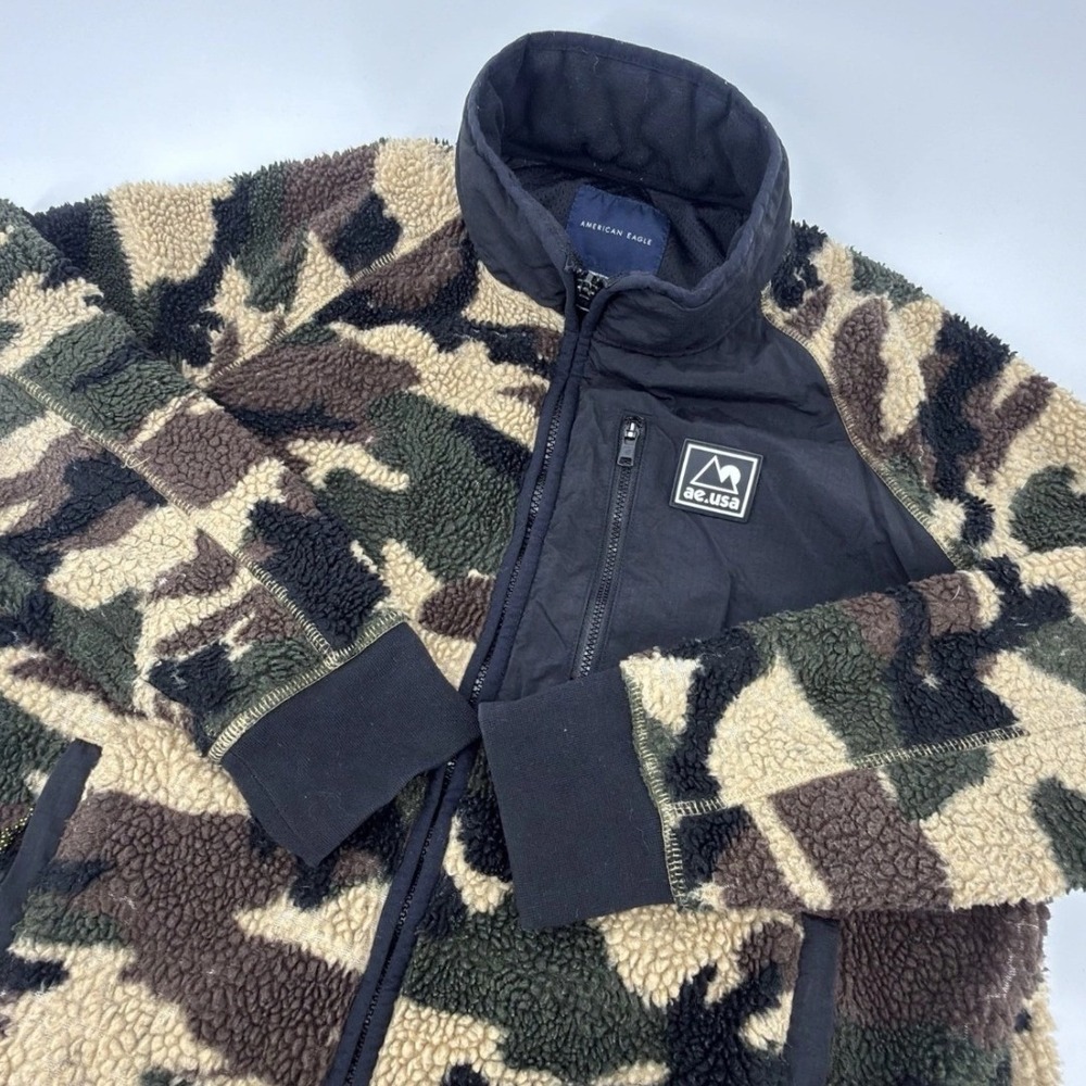 American Eagle Mens Camo Sherpa Fleece Jacket Black Green Medium M broken pocket